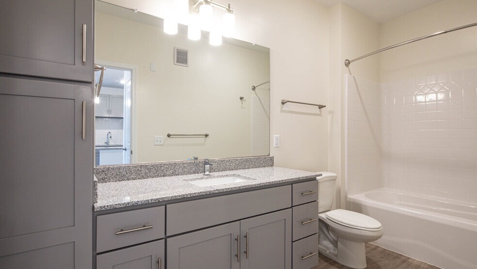 More Photos Of 5401 Commonwealth Centre Pky, Midlothian Apartments For Sale