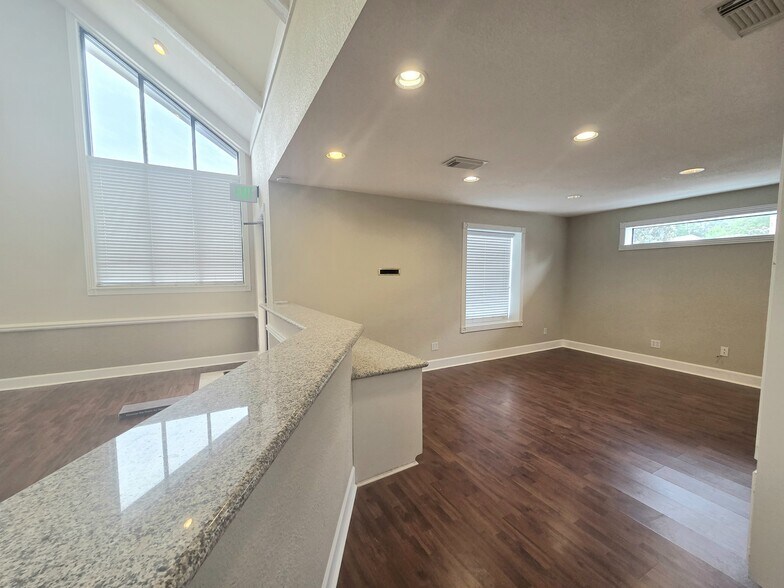 More Photos Of 2204 Sunpark Dr, Conroe Office For Sale