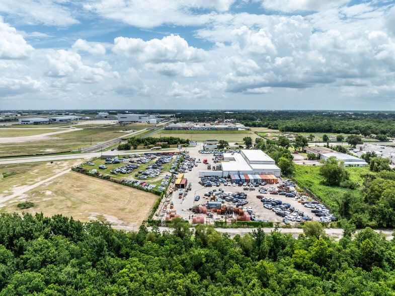 More Photos Of 9122 Telephone Rd, Houston Warehouse For Lease