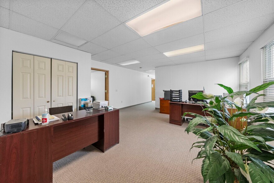 More Photos Of 59 Avenue at the Commons, Shrewsbury Medical For Lease