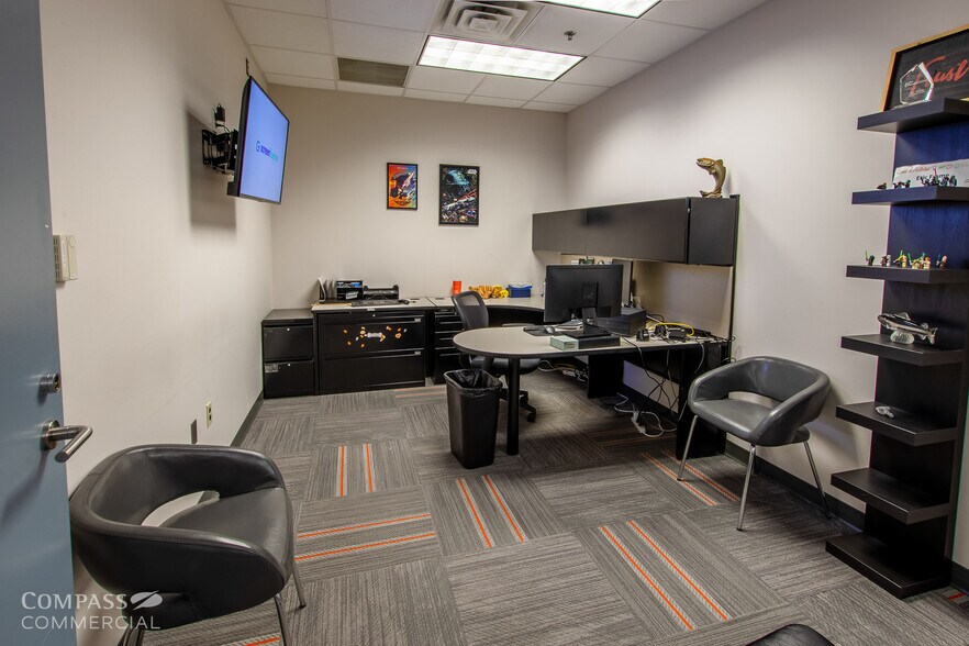 More Photos Of 2999 SW 6th St, Redmond Office For Lease