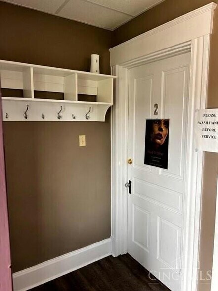 More Photos Of 1590 W Galbraith Rd, Cincinnati Office For Sale