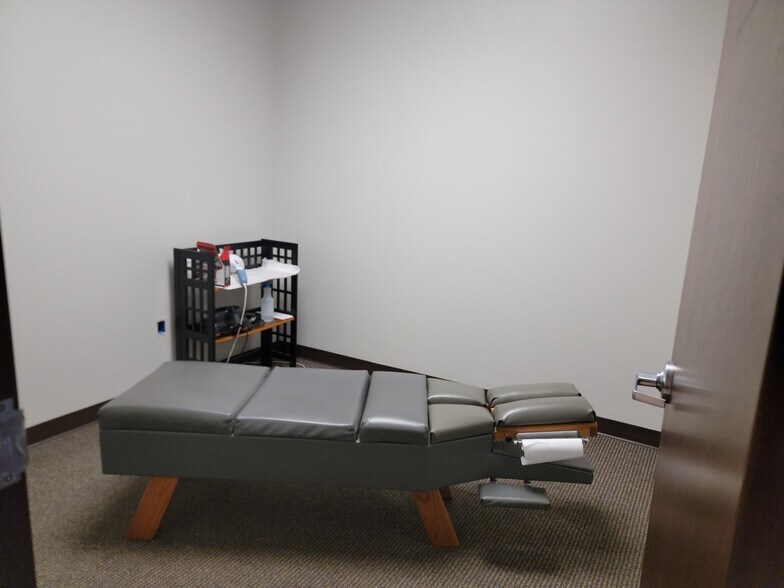 More Photos Of 2295 S Hiawassee Rd, Orlando Office For Sale