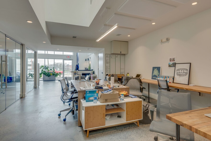 More Photos Of 407 Humphreys St, Nashville Office For Lease