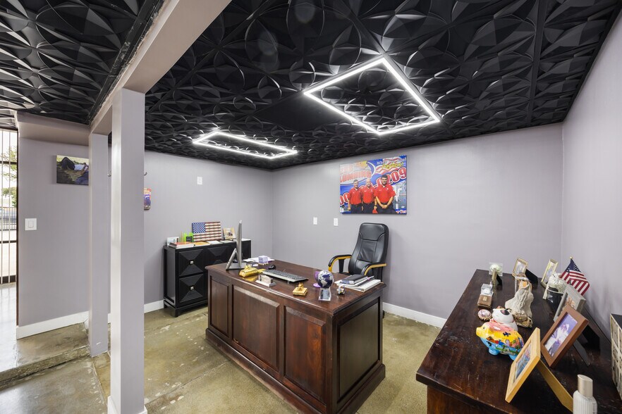 More Photos Of 14128 Paramount Blvd, Paramount Warehouse For Sale