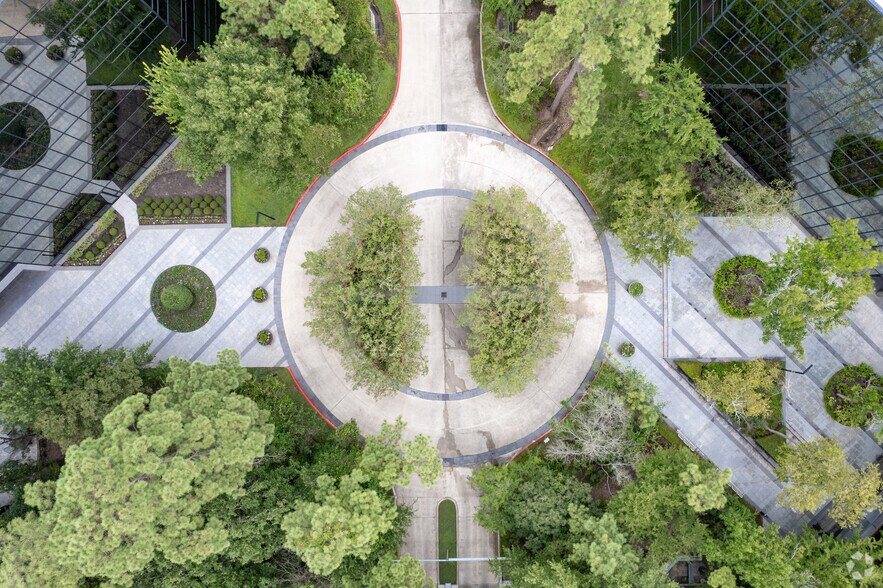 More Photos Of 10077 Grogans Mill Rd, The Woodlands Office For Lease