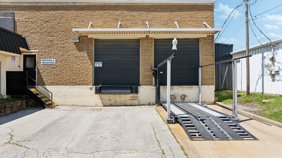More Photos Of 4434-4437 S 74th Ave, Tulsa Warehouse For Sale