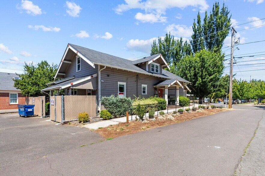 More Photos Of 1800 State St, Salem Medical For Sale