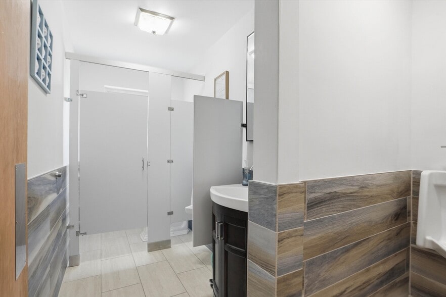 More Photos Of 8075 Lone Star Rd, Jacksonville Religious Facility For Sale