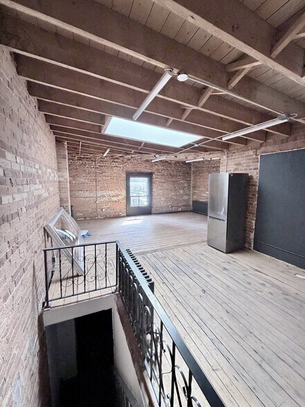 More Photos Of 531 Yonge St, Toronto Storefront Retail Residential For Lease
