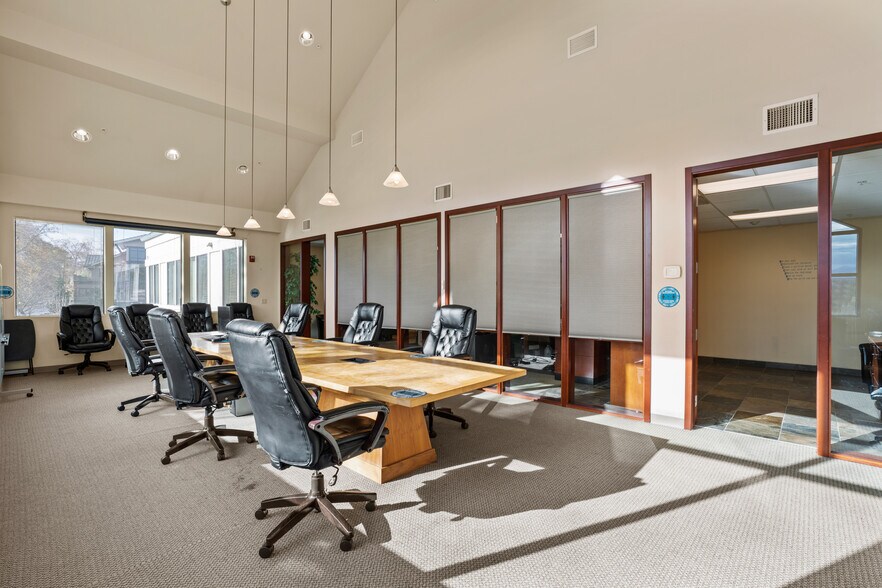 More Photos Of 413 29th St NE, Puyallup Loft Creative Space For Lease