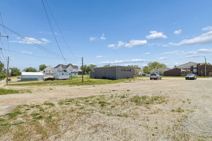 More Photos Of 801 Court Ave, Chariton Service Station For Sale