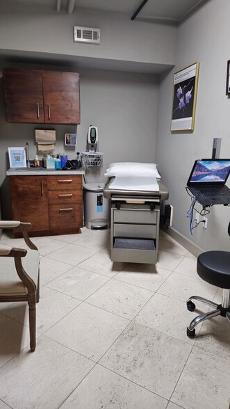 More Photos Of 25550 Hawthorne Blvd, Torrance Medical For Lease