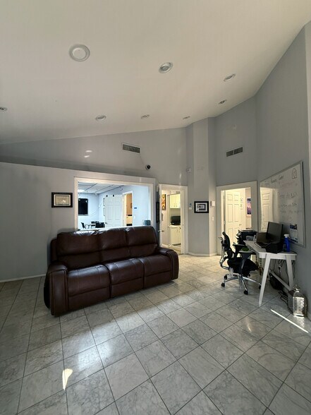 More Photos Of 6120 Winkler Rd, Fort Myers Medical For Sale