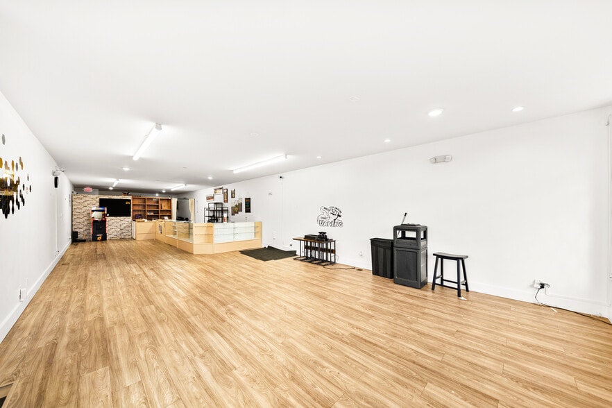 More Photos Of 5914 Troost Ave, Kansas City Flex For Lease