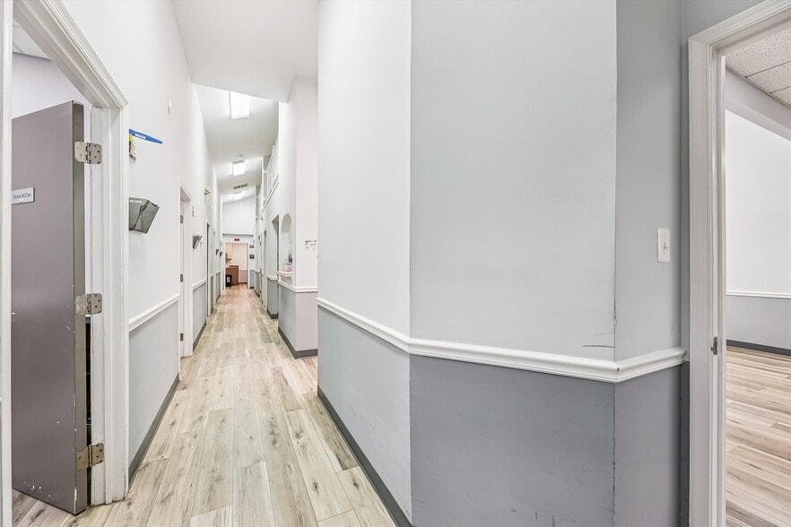 More Photos Of 12090-12114 Old Line Ctr, Waldorf General Retail For Sale