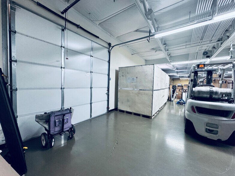 More Photos Of 701 N Golden Key St, Gilbert Manufacturing For Sale