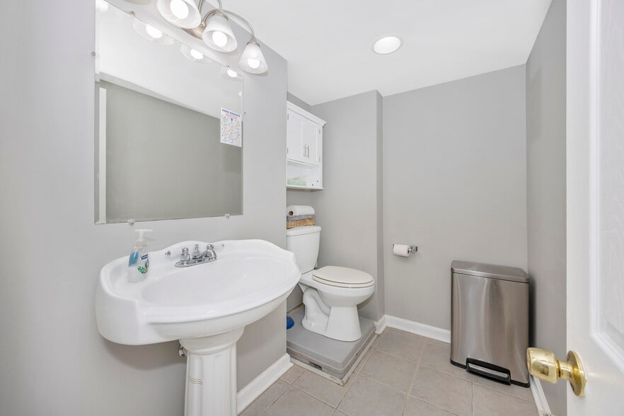 More Photos Of 286 Montevue Ln, Frederick Medical For Lease