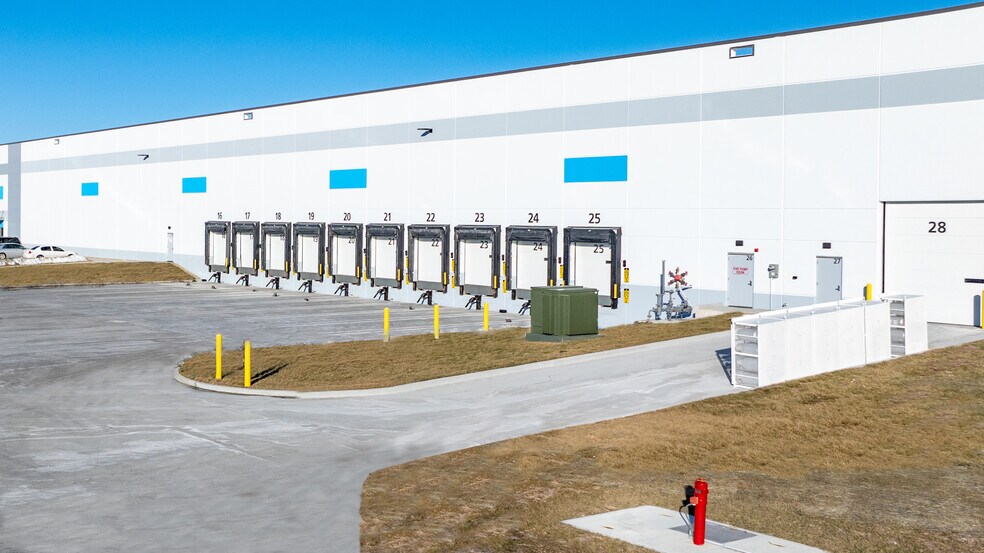 More Photos Of 4210 W 67th St, Anderson Distribution For Sale