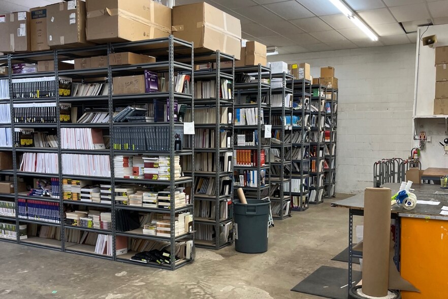 More Photos Of 1314 W Hickory St, Denton Freestanding For Lease