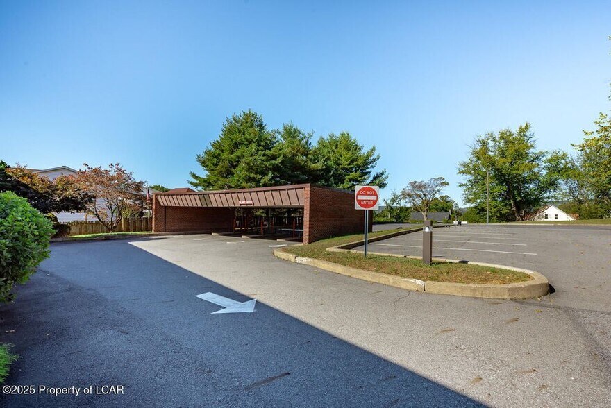 More Photos Of 14 N Main St, Plains Bank For Sale