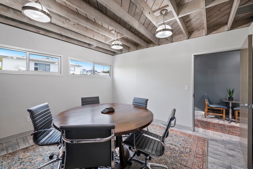 More Photos Of 5723 Melrose Ave, Los Angeles Office For Lease