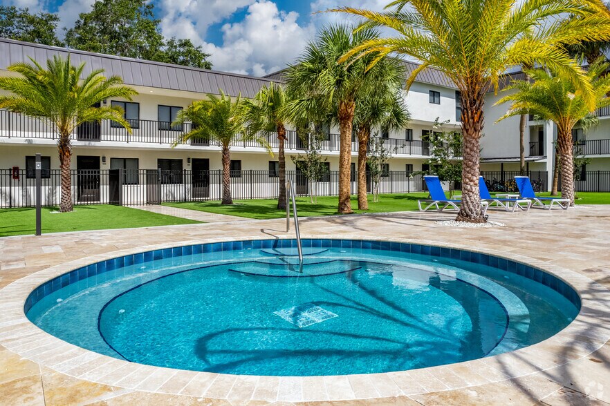 More Photos Of 2025 Rogers St, Clearwater Apartments For Sale