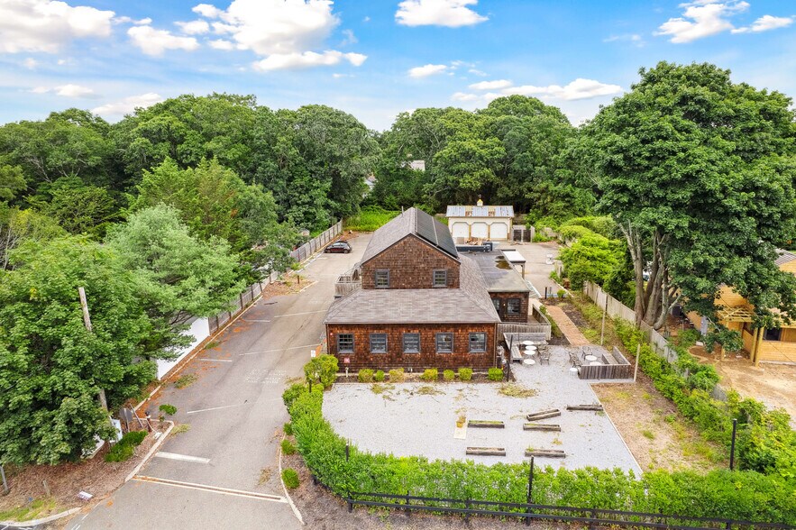 More Photos Of 203 Bridgehampton Tpke, Bridgehampton Restaurant For Sale