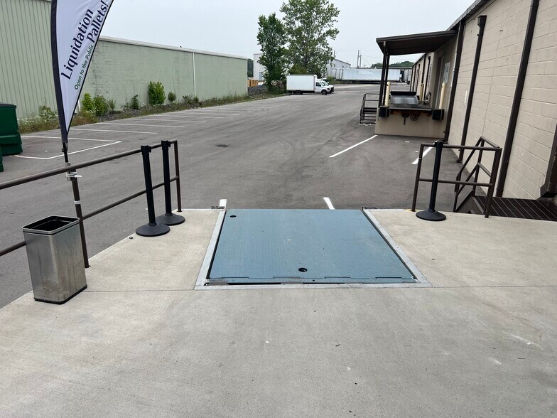 More Photos Of 216 Hartmann Dr, Lebanon Distribution For Lease