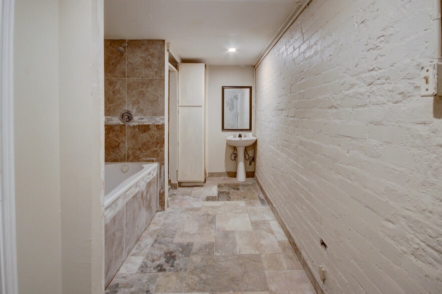 More Photos Of 239 Westheimer Rd, Houston Office Residential For Sale