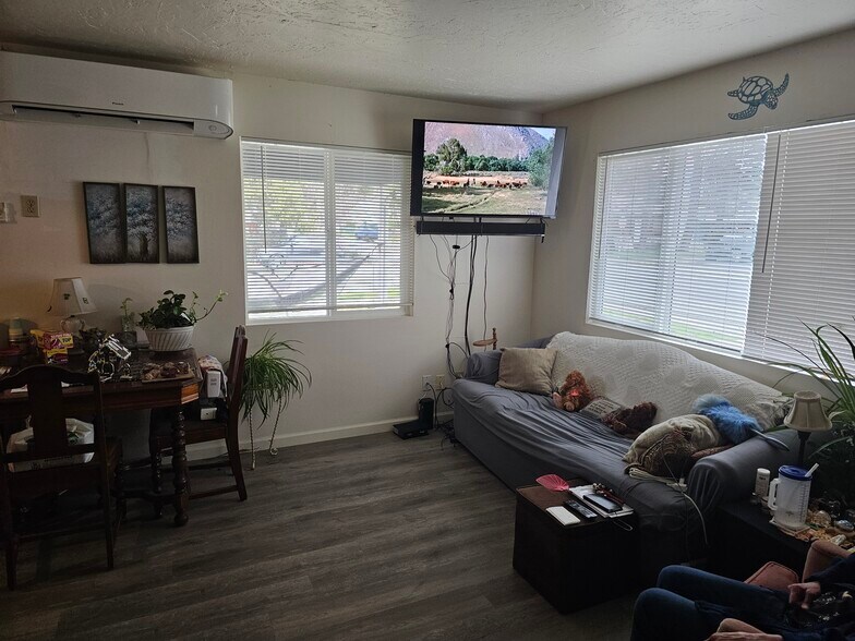 More Photos Of 702 SE 9th St, Grants Pass Apartments For Sale