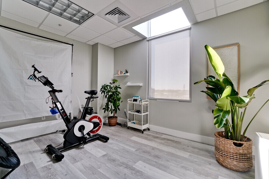 More Photos Of 2170 Main St, Sarasota Loft Creative Space For Sale