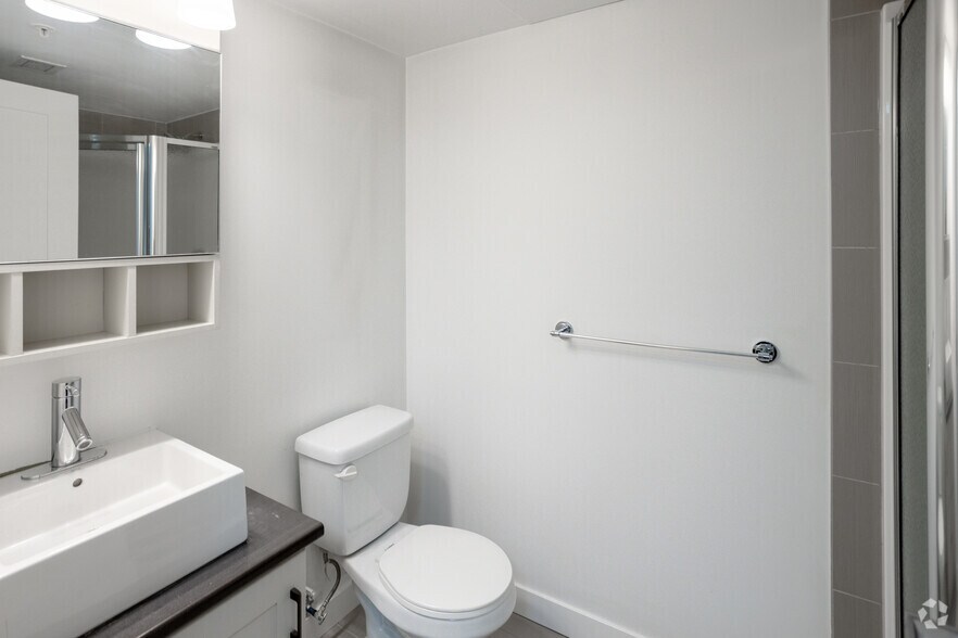 More Photos Of 10051 109 St NW, Edmonton Apartments For Lease