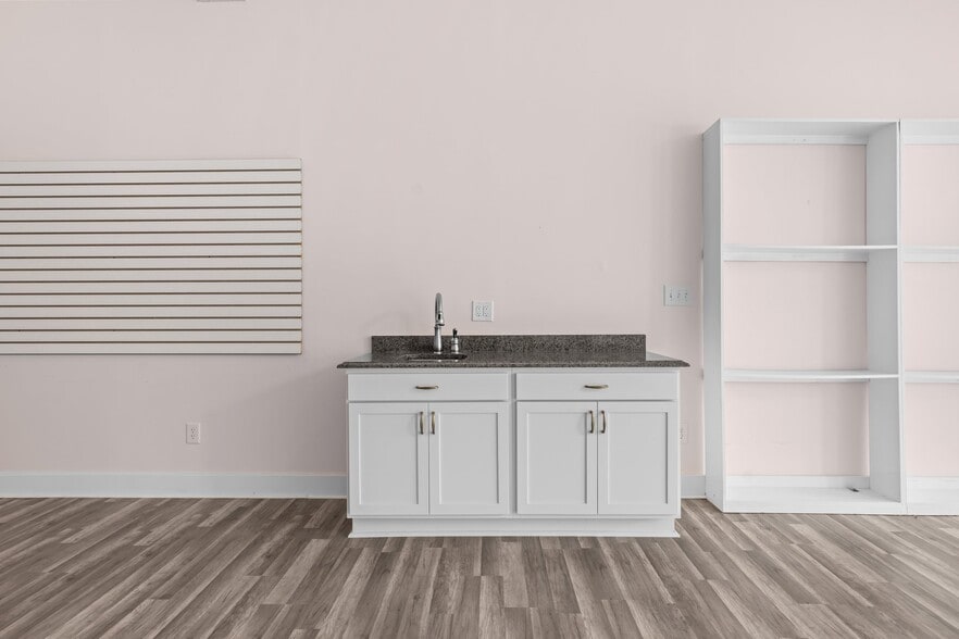 More Photos Of 132 S Main St, Warrenton Storefront For Sale