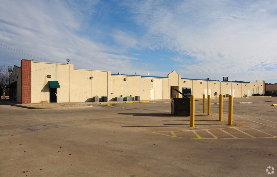 More Photos Of 1505 Southwest Pky, Wichita Falls Freestanding For Lease