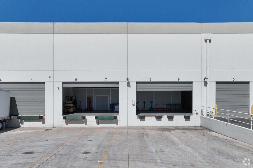 More Photos Of 2636 S Wilson St, Tempe Warehouse For Lease