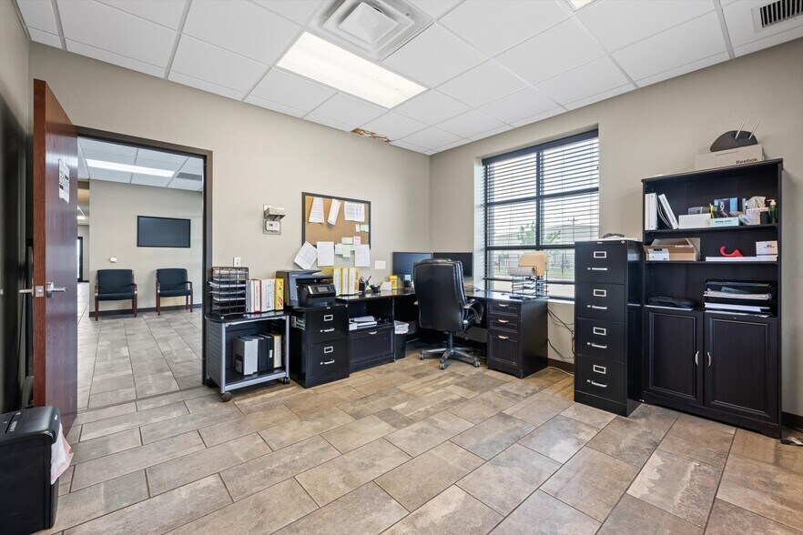 More Photos Of 13020 S Sunnylane Rd, Moore Industrial For Lease