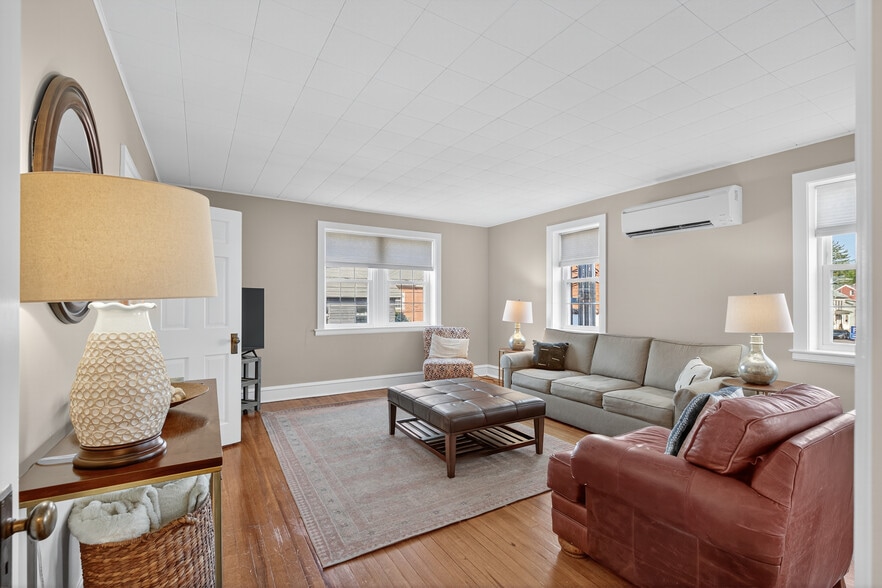 More Photos Of 51 N Main St, Manheim General Retail For Sale