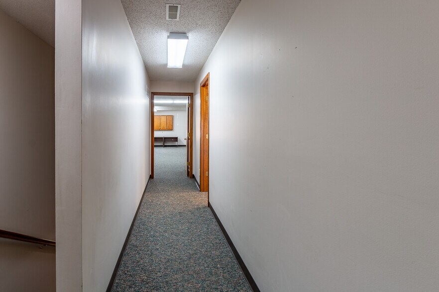 More Photos Of 2500 W 31st St, Lawrence Office For Sale