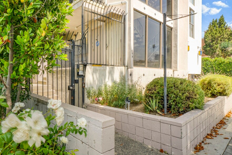 More Photos Of 695 S Norton Ave, Los Angeles Apartments For Sale