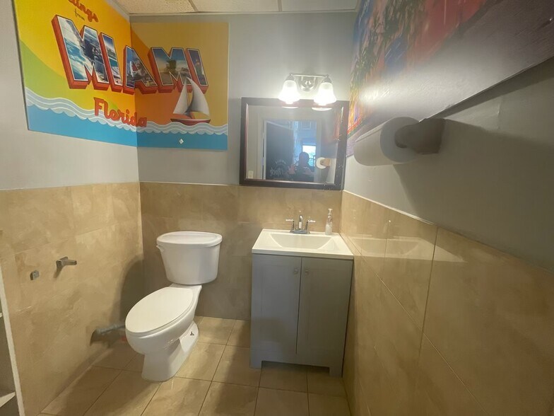 More Photos Of 3650 Coral Ridge Dr, Coral Springs Light Manufacturing For Sale