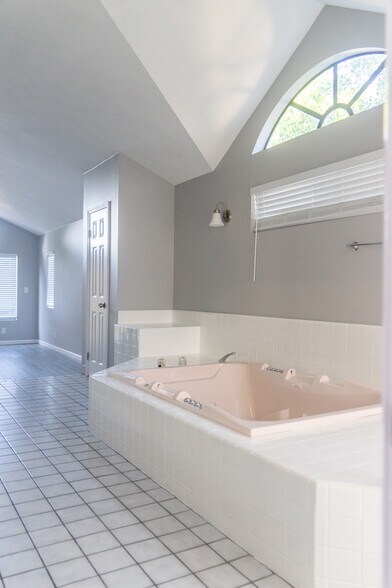 More Photos Of 2506 E 6th St, Long Beach Multifamily For Sale