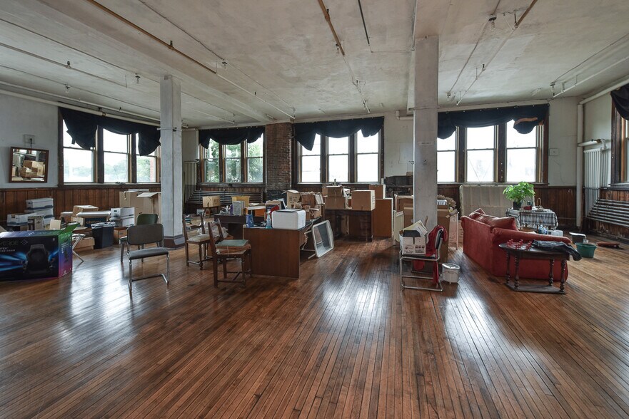 More Photos Of 4403 St Clair Ave, Cleveland Coworking Space