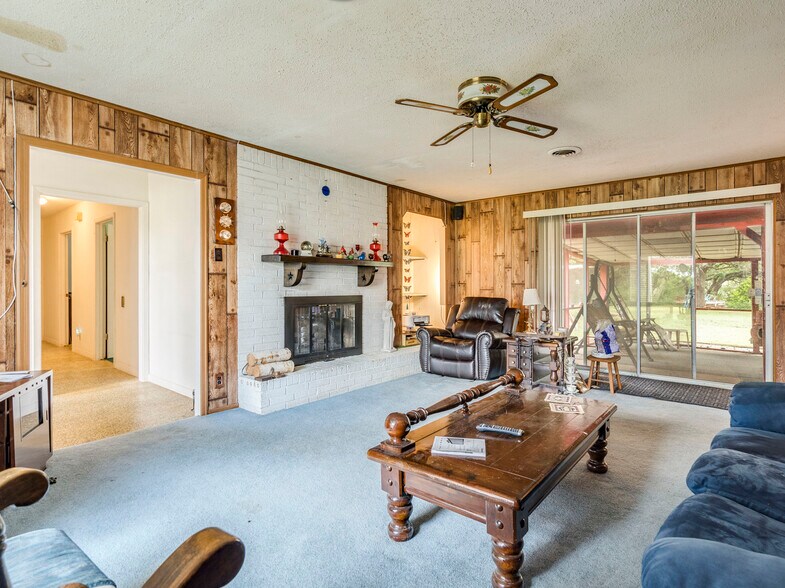 More Photos Of 12900 Lowden Ln, Manchaca Flex For Sale