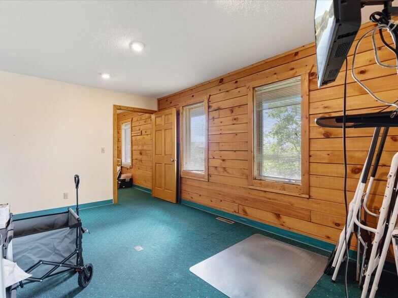 More Photos Of 1435 Anne St NW, Bemidji Office For Sale