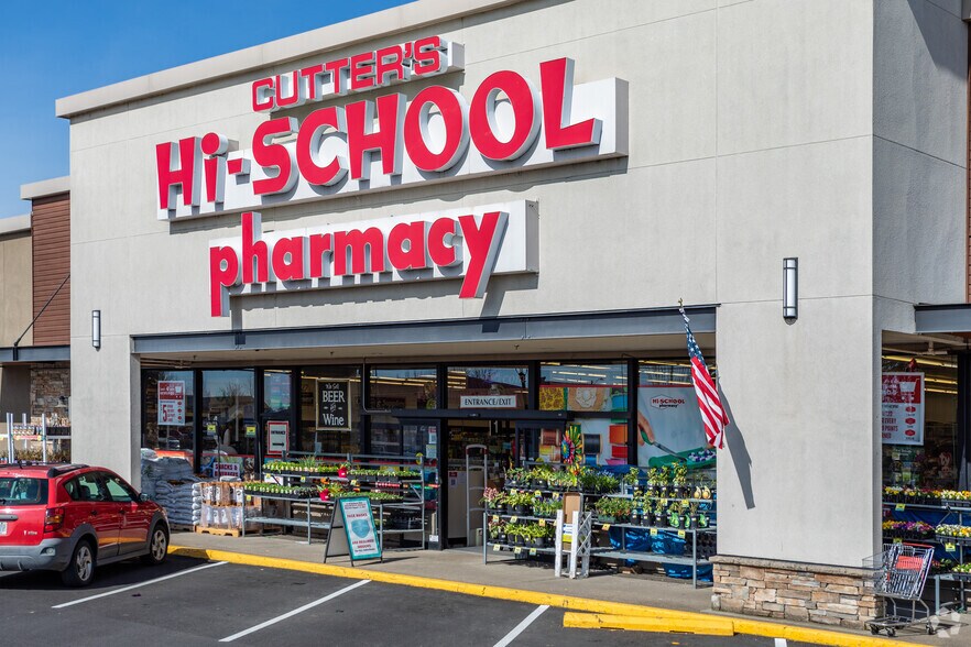 More Photos Of 107 Robbins St, Molalla Unknown For Lease