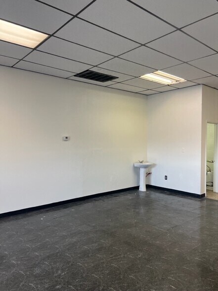 More Photos Of 3104-3130 N Las Vegas Blvd, Las Vegas Unknown For Lease