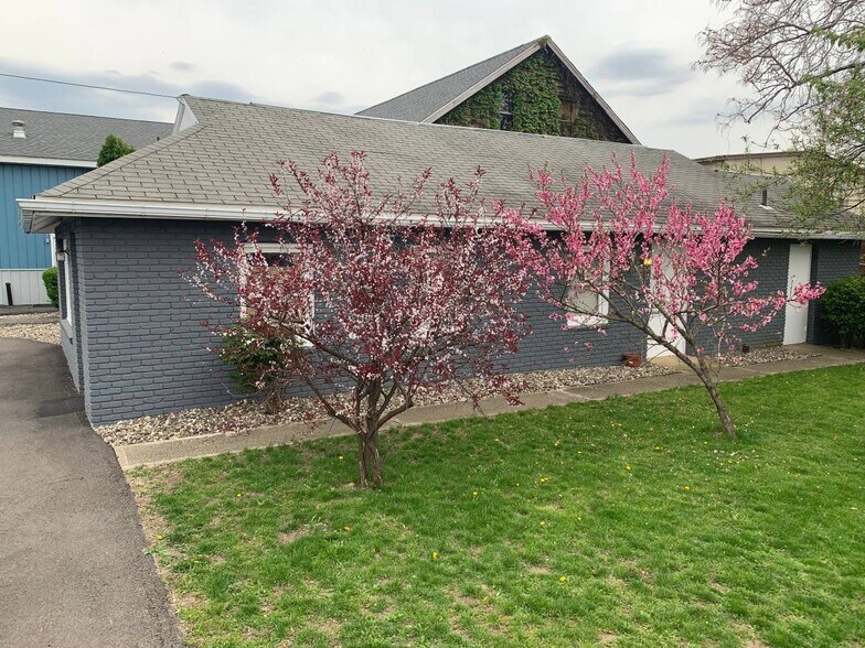 More Photos Of 85 Ten Broeck Ave, Kingston Office For Lease