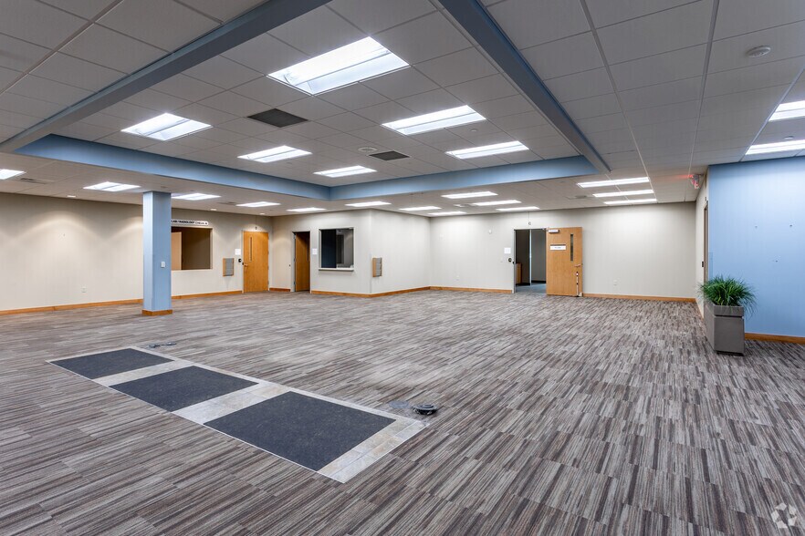 More Photos Of 2251 Connecticut Ave S, Sartell Medical For Lease