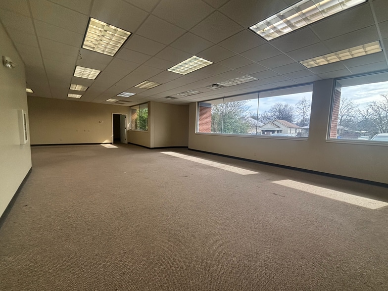 More Photos Of 1117 20th St, Columbus Medical For Lease